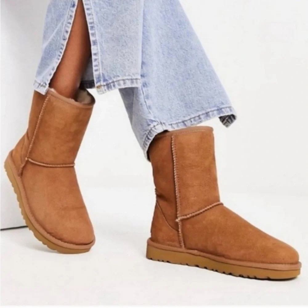 UGG Classic Short Boots Chestnut Sheepskin Leather Warm Comfort Women’s Size 9